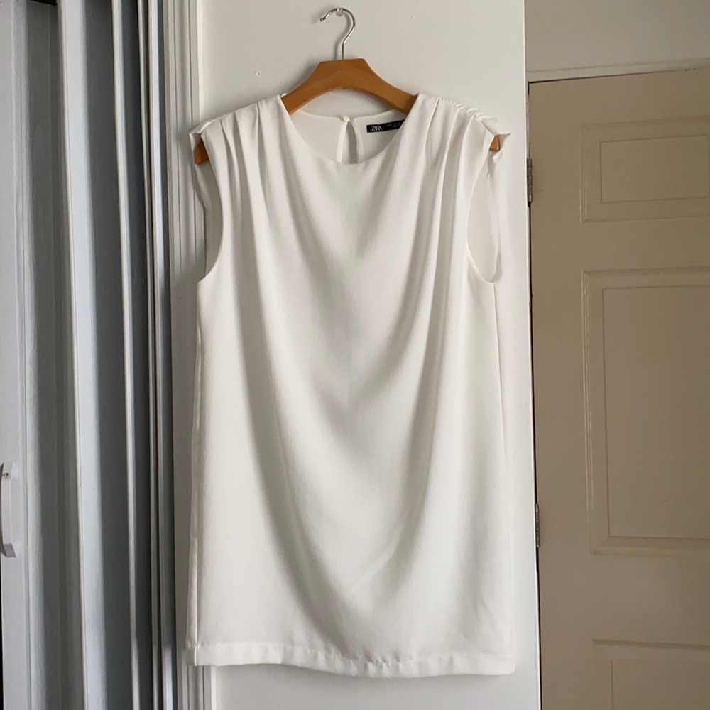 White basic dress. I use it for an hour